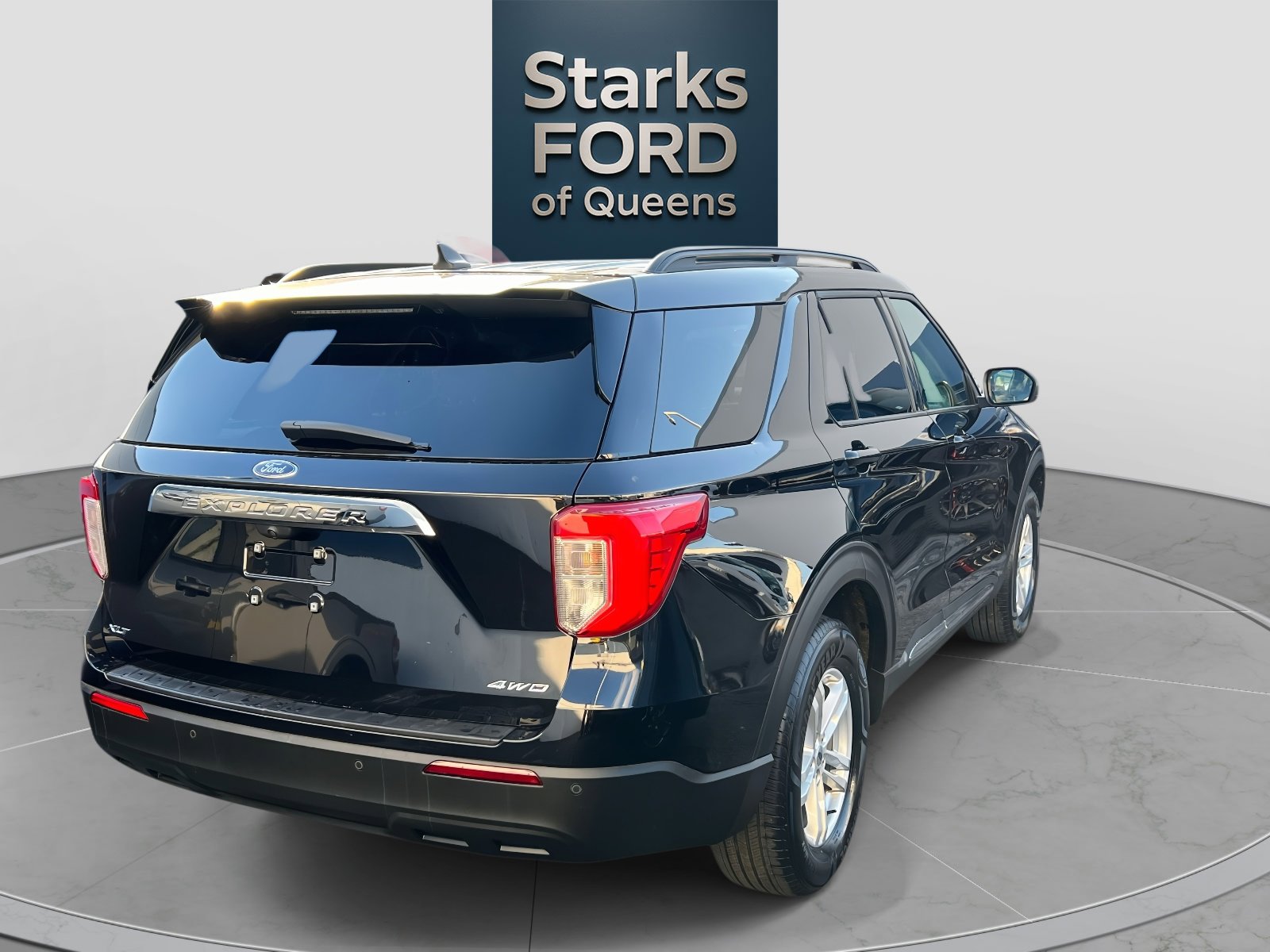 Certified 2022 Ford Explorer XLT image 4