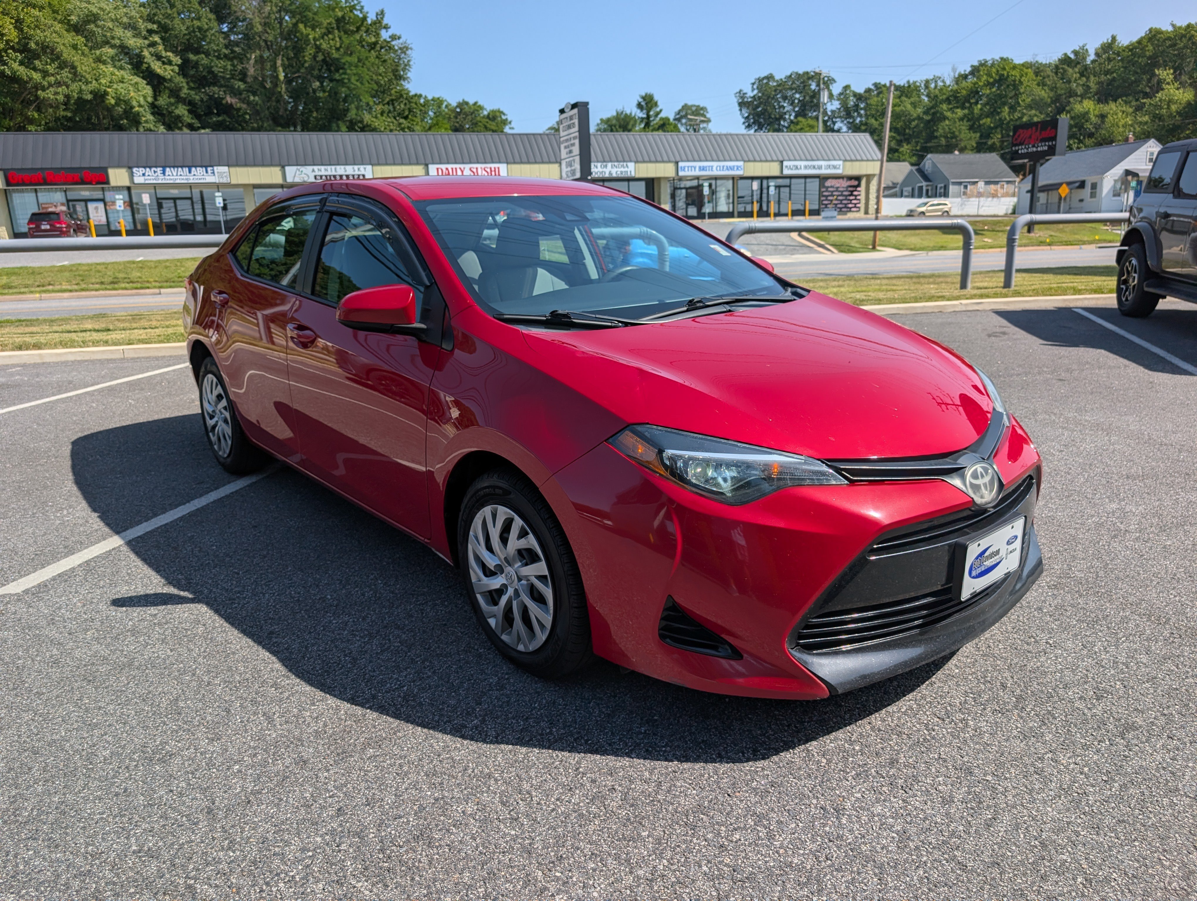 Used 2019 Toyota Corolla LE w/ Carpet Mat Package (TMS) FWD image 9