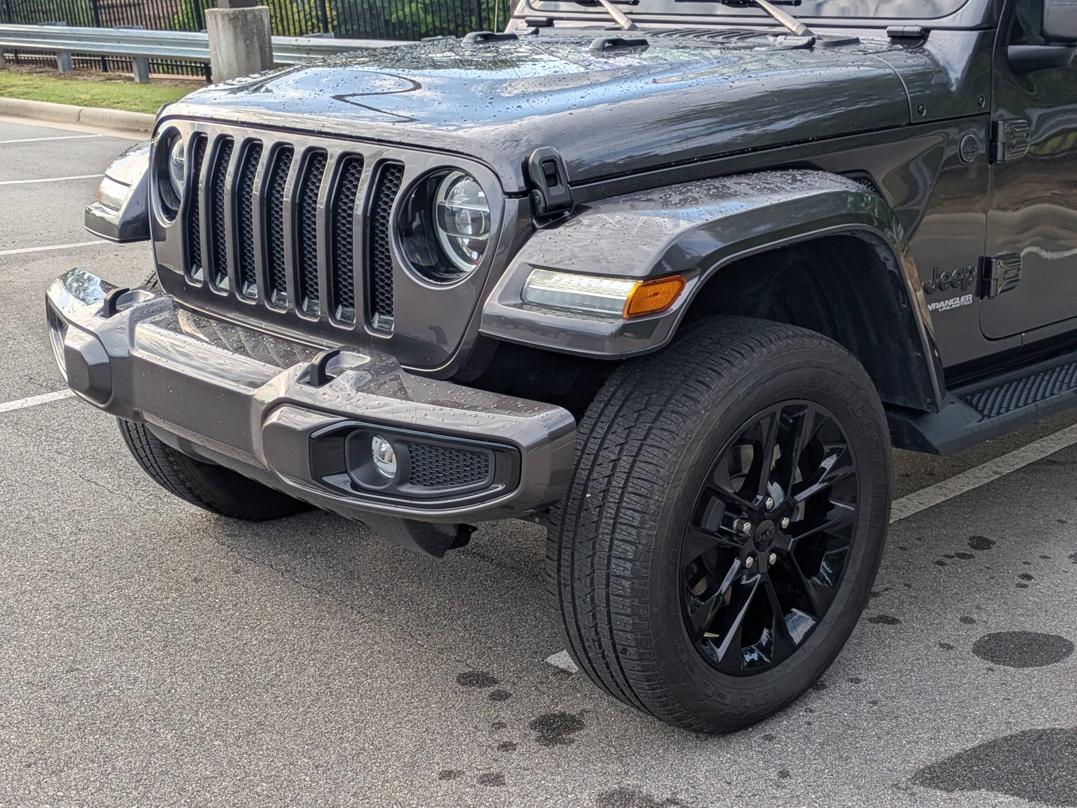 Used 2021 Jeep Wrangler Unlimited Sahara AWD/4WD image 10