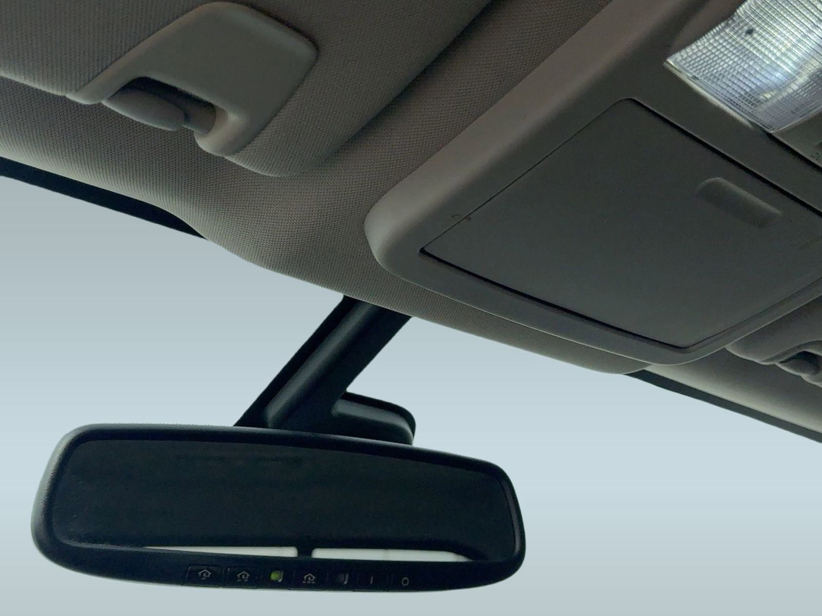 Used 2018 Nissan Titan SV w/ SV Convenience Package image 16