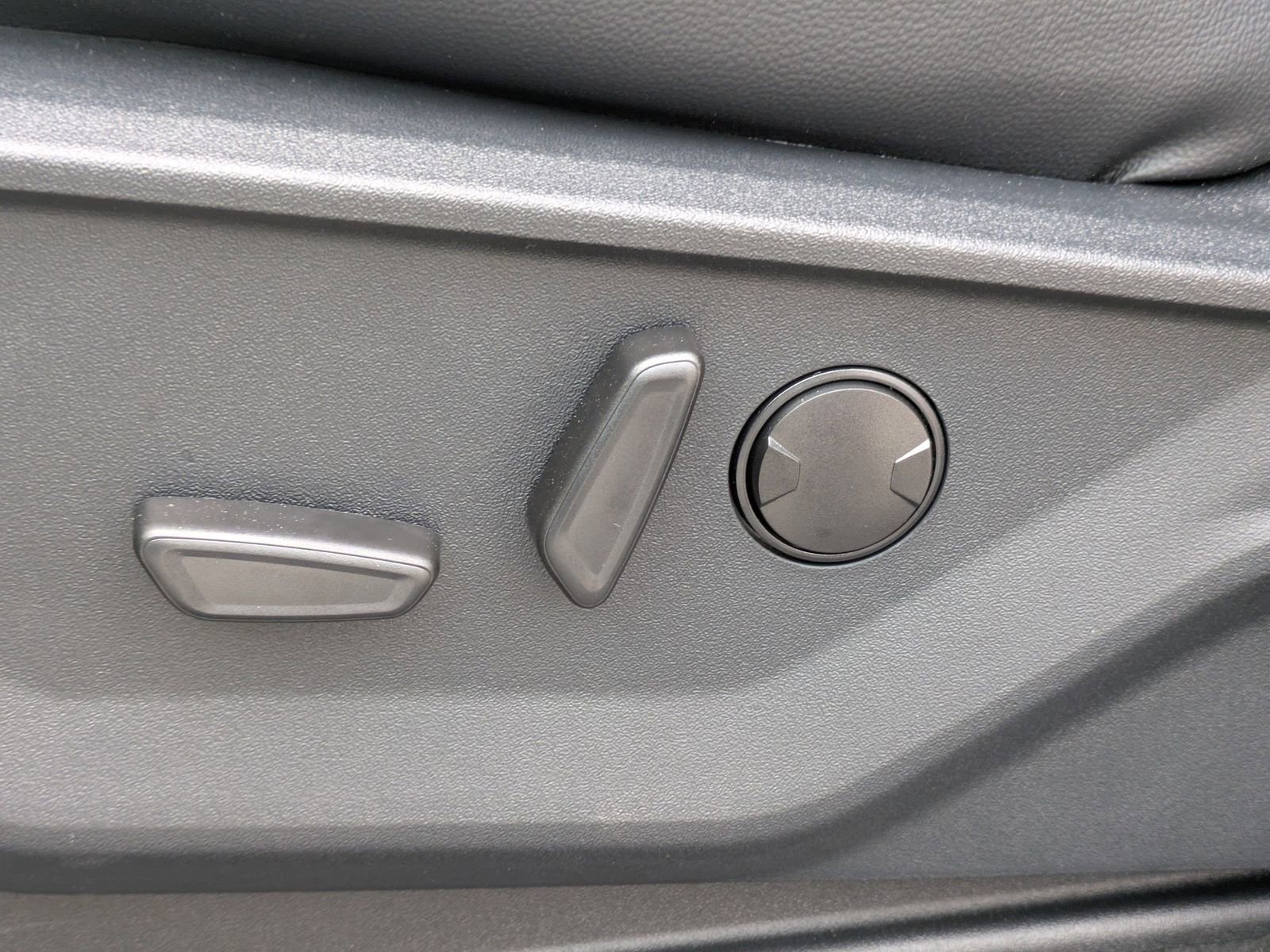 Certified 2026 Ford F250 Lariat w/ Black Appearance Package image 19