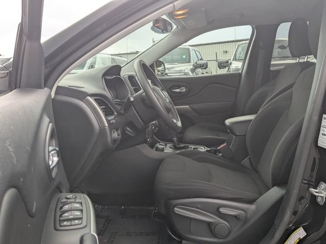 Used 2019 Jeep Cherokee Latitude w/ Popular Appearance Group AWD/4WD image 19