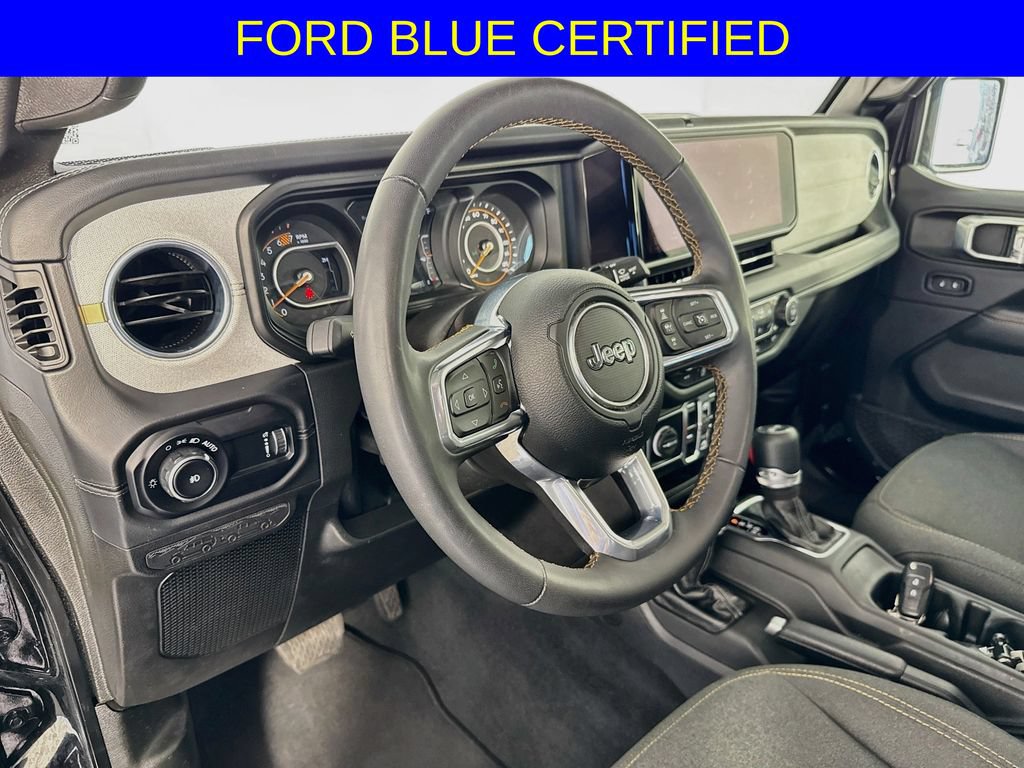 Used 2025 Jeep Wrangler Unlimited Sahara AWD/4WD image 12