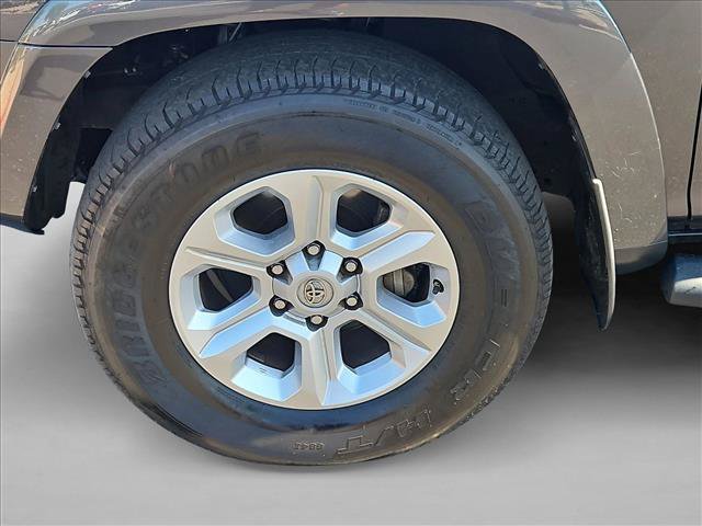 Used 2018 Toyota 4Runner SR5 AWD/4WD image 23