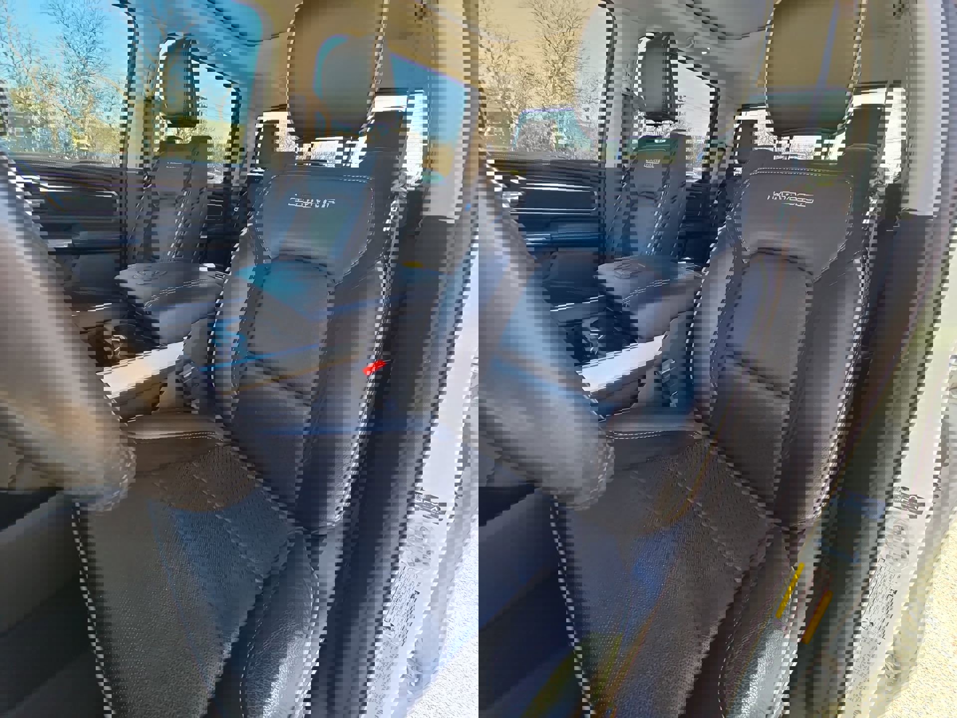 Used 2022 RAM 1500 Laramie w/ Laramie Southwest Edition image 11