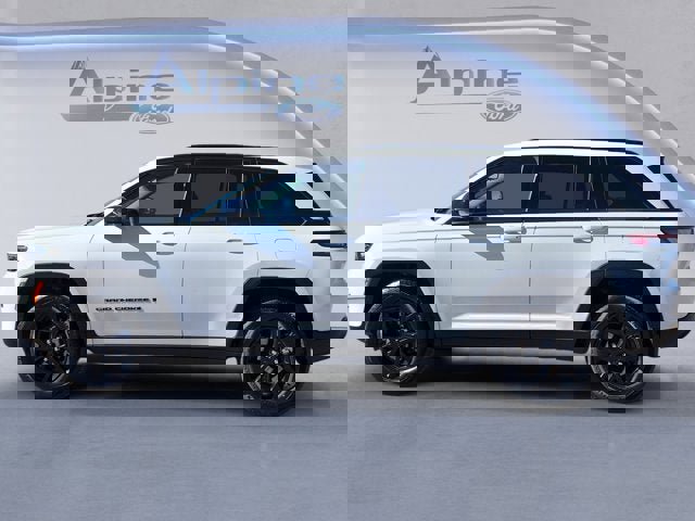 Used 2024 Jeep Grand Cherokee Altitude image 2