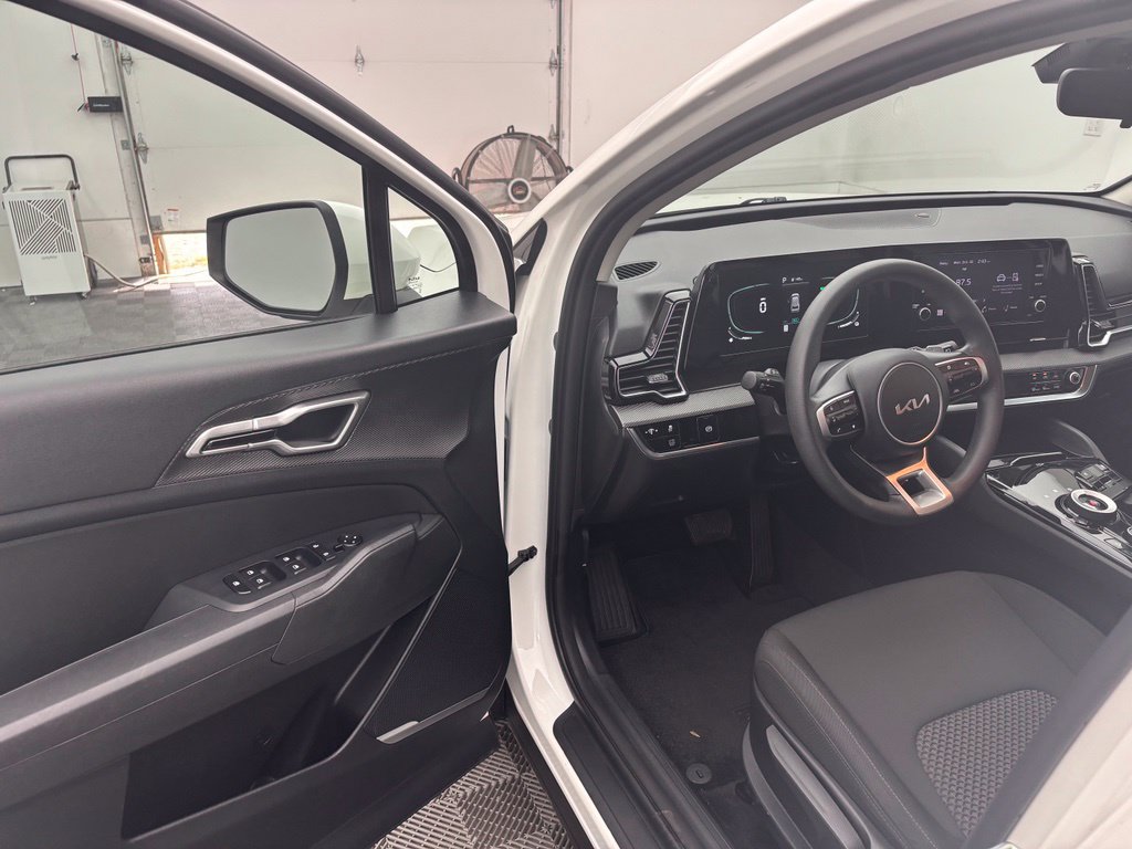 Used 2023 Kia Sportage LX AWD/4WD image 17