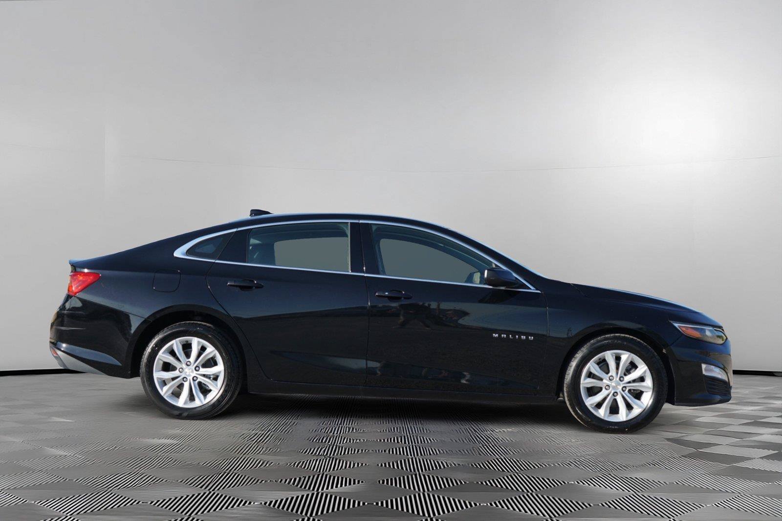 Used 2025 Chevrolet Malibu LT FWD image 4
