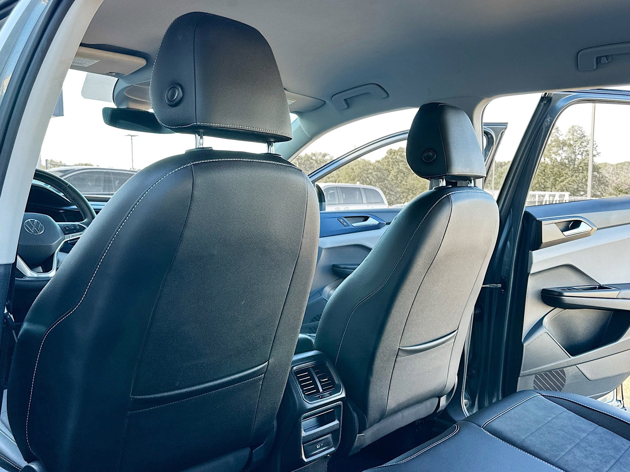 Used 2023 Volkswagen Taos SE image 9