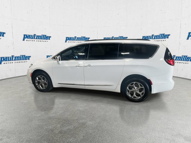 Used 2022 Chrysler Pacifica Limited AWD/4WD image 7