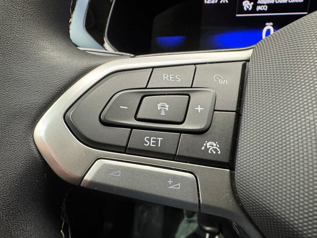 Used 2023 Volkswagen Taos SE w/ Panoramic Sunroof Package AWD/4WD image 15