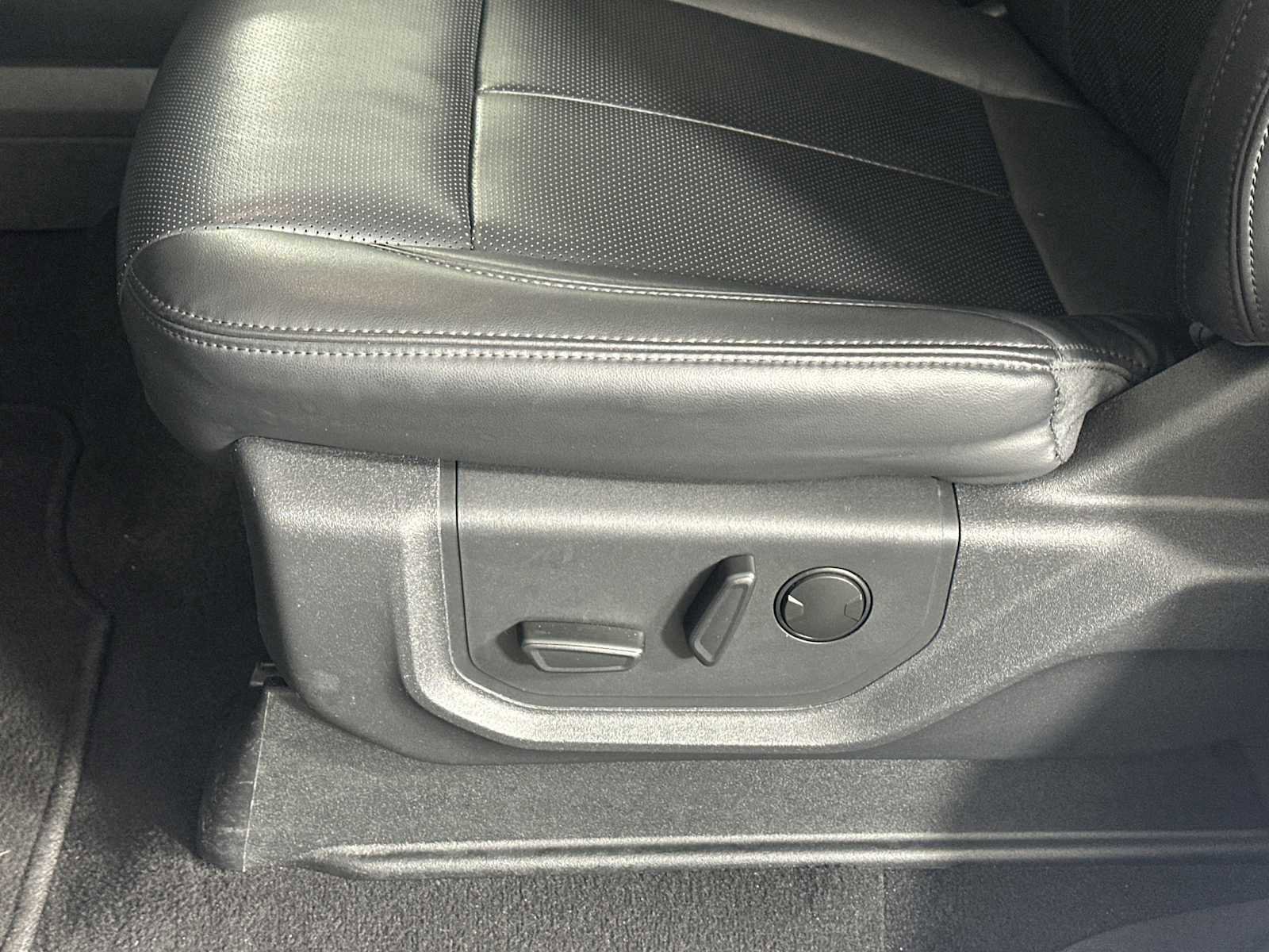 Certified 2024 Ford Expedition Max XLT image 8