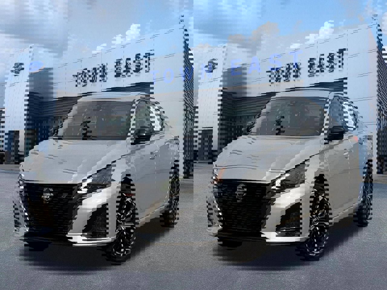 Used 2024 Nissan Altima 2.5 SR w/ SR Premium Package image 1