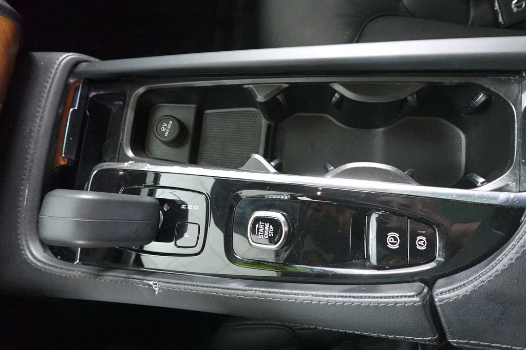 Used 2023 Volvo XC90 B6 Plus image 21