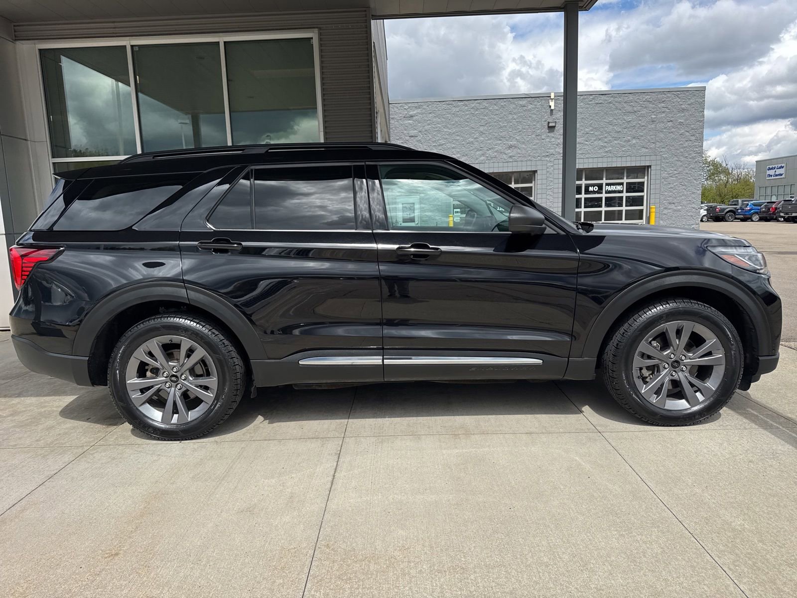 Certified 2025 Ford Explorer Active w/ Active Comfort Package AWD/4WD image 9