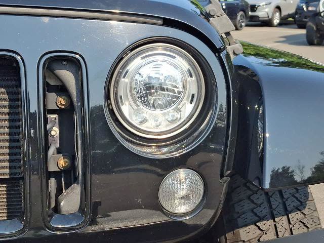 Used 2018 Jeep Wrangler Unlimited Sahara AWD/4WD image 30