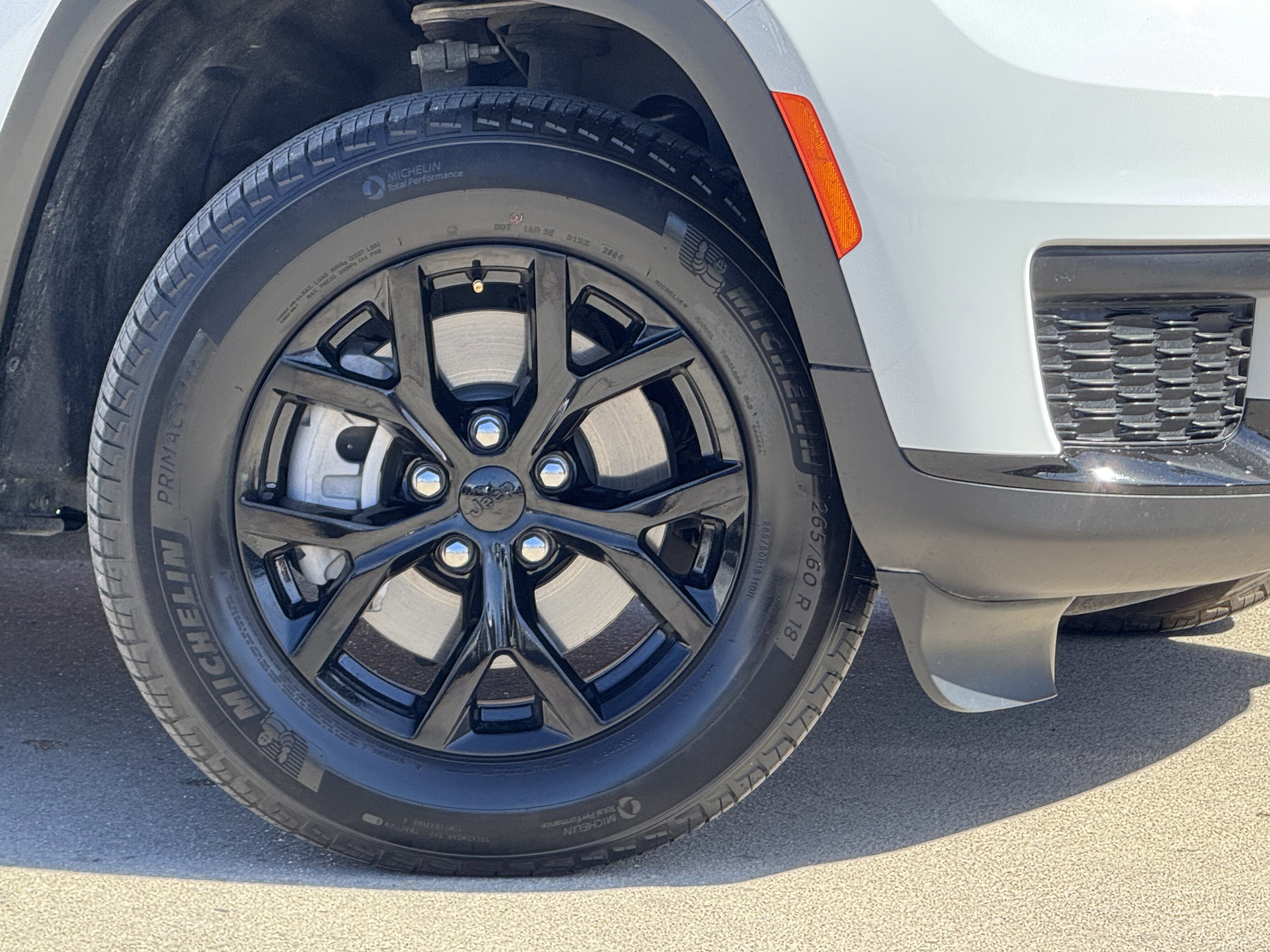 Used 2025 Jeep Grand Cherokee L Laredo image 9