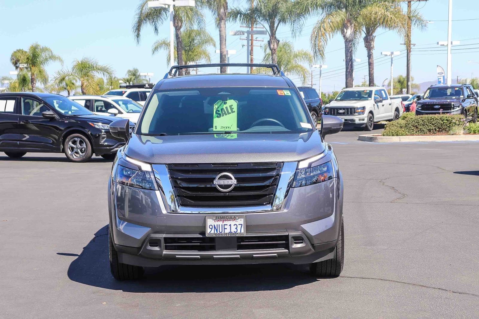 Used 2024 Nissan Pathfinder SV FWD image 2