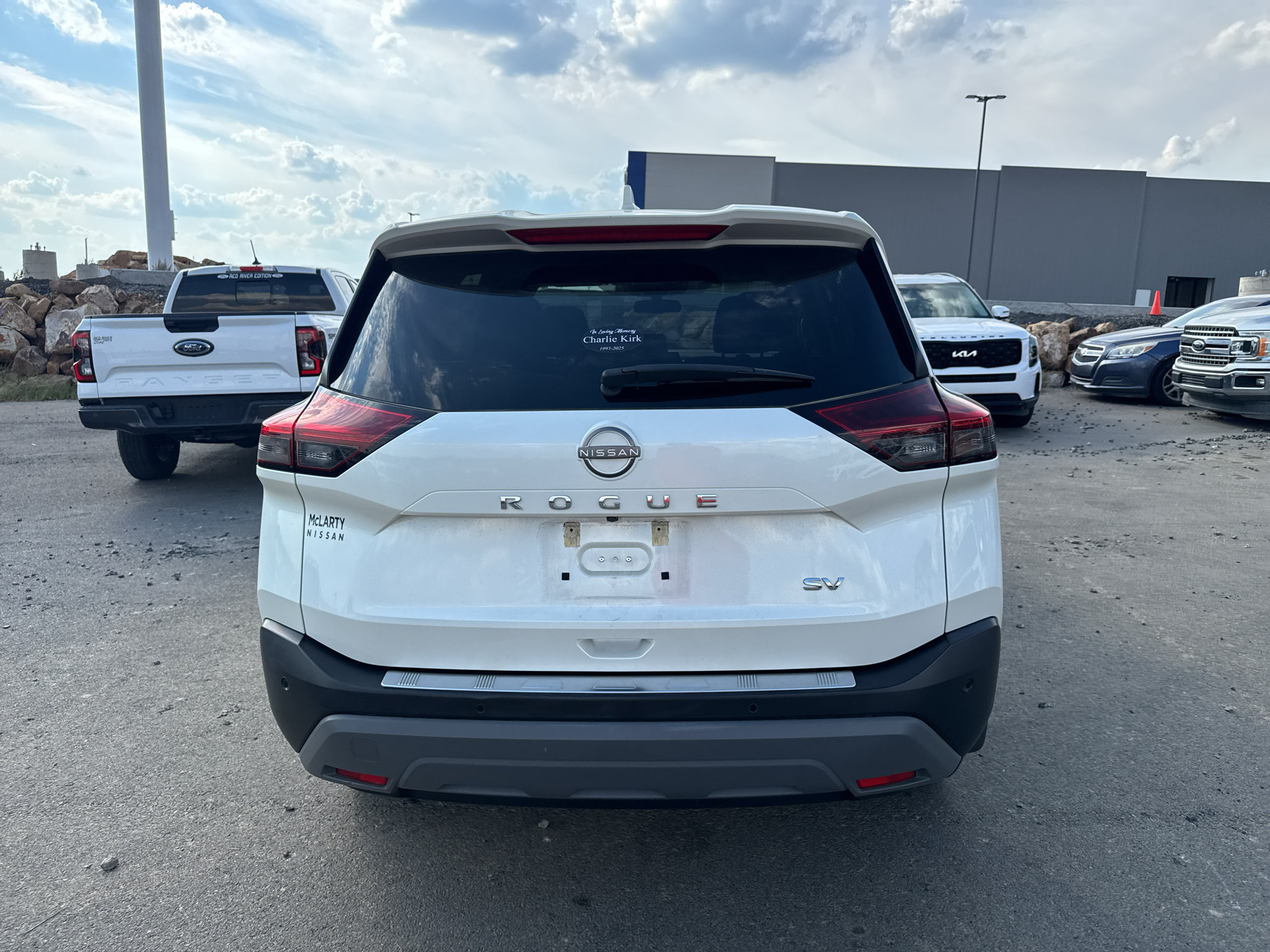 Used 2023 Nissan Rogue SV FWD image 7