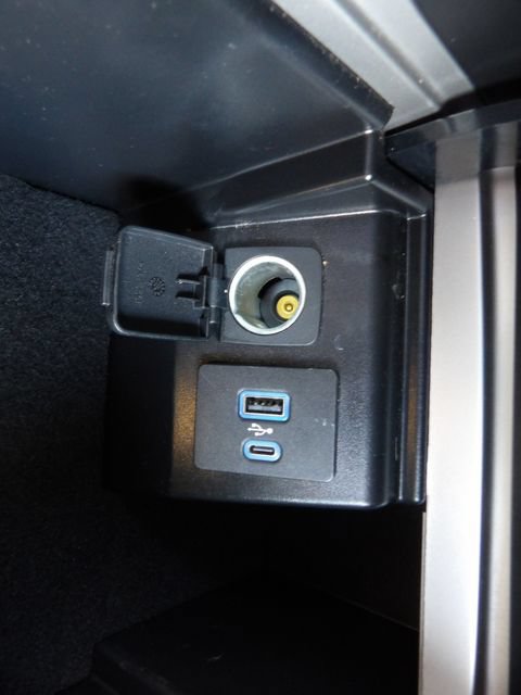 Certified 2023 Ford Explorer XLT w/ Equipment Group 202A RWD image 19
