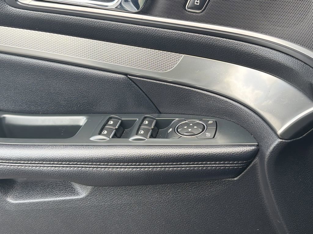 Certified 2018 Ford Explorer XLT w/ Equipment Group 202A image 22