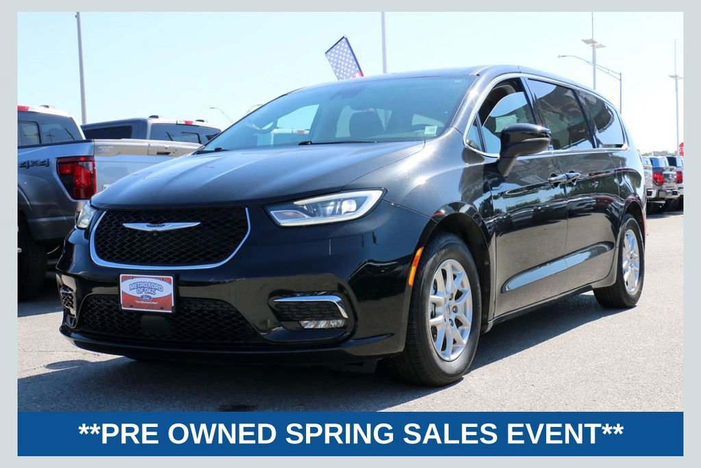 Used 2023 Chrysler Pacifica Touring-L