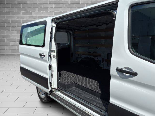 Certified 2025 Ford Transit 250 Low Roof w/ Exterior Upgrade Package RWD image 4