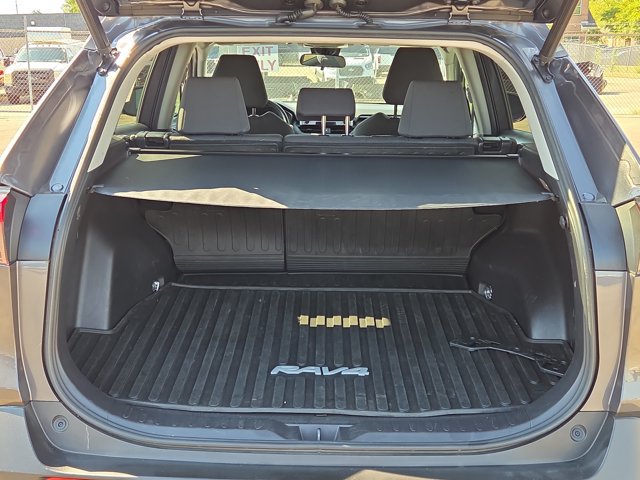 Used 2019 Toyota RAV4 XLE FWD image 13