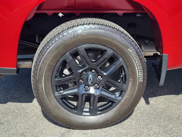 Used 2021 Chevrolet Silverado 1500 Custom w/ LPO, Dark Essentials Package RWD image 5