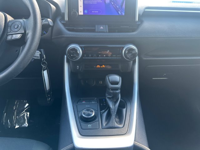 Used 2024 Toyota RAV4 LE AWD/4WD image 15