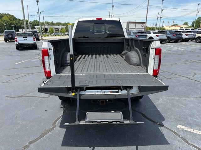 Certified 2017 Ford F350 Platinum w/ Platinum Ultimate Package AWD/4WD image 9