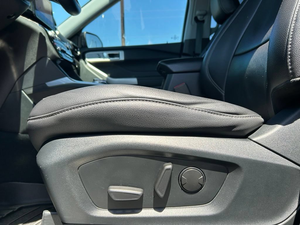 Certified 2023 Ford Explorer Limited AWD/4WD image 16
