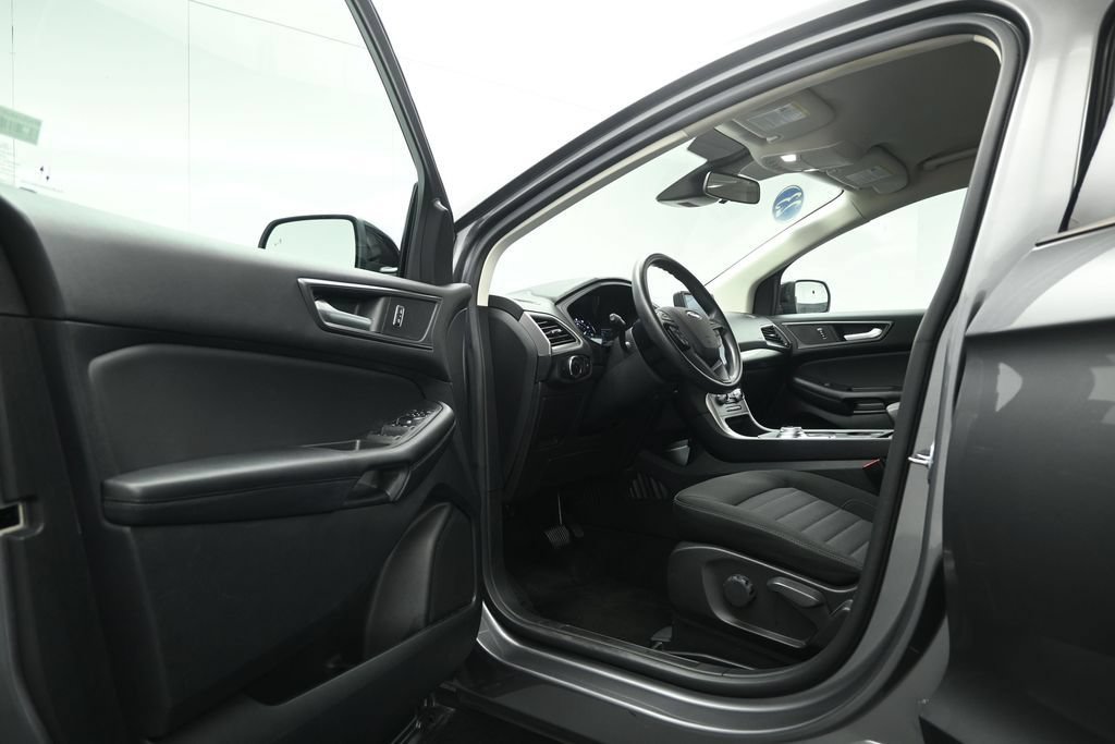 Certified 2023 Ford Edge SE w/ Black Appearance Package AWD/4WD image 9