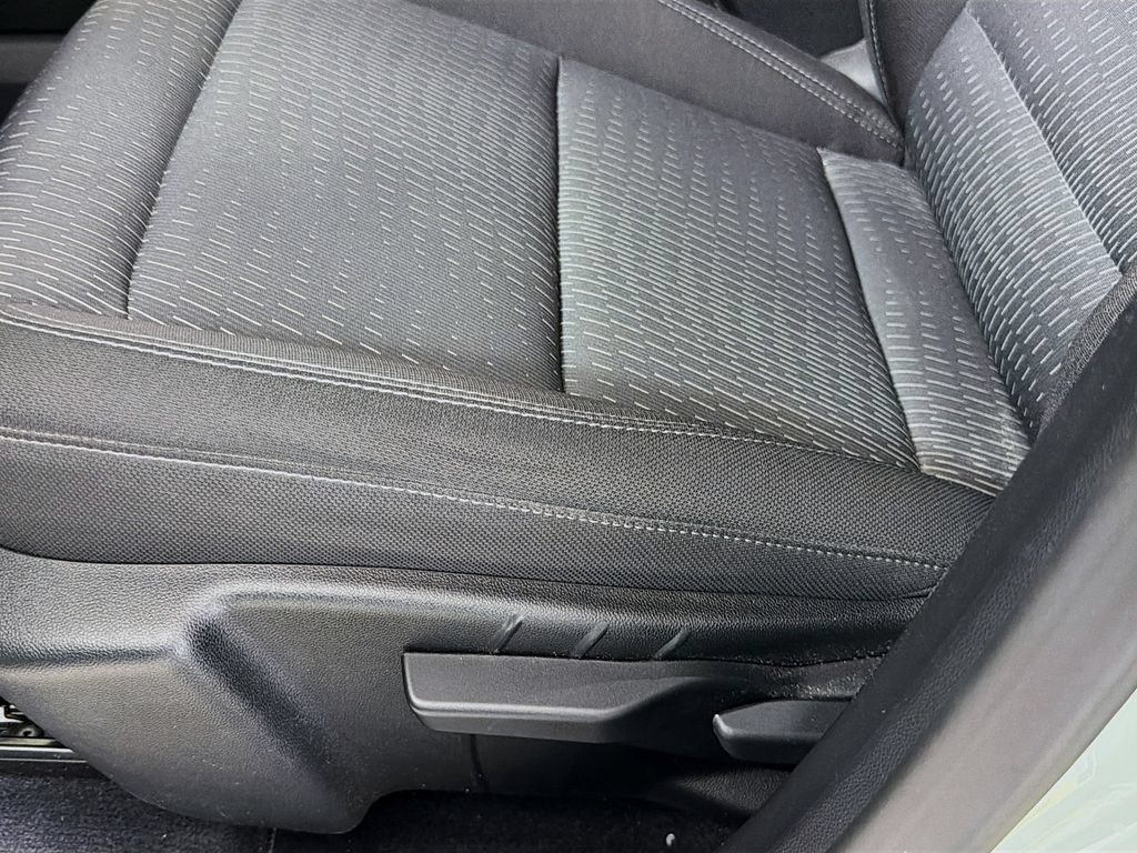 Used 2026 Chevrolet Equinox LT FWD image 23