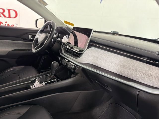 Used 2022 Jeep Compass Latitude w/ Sun and Sound Group image 17