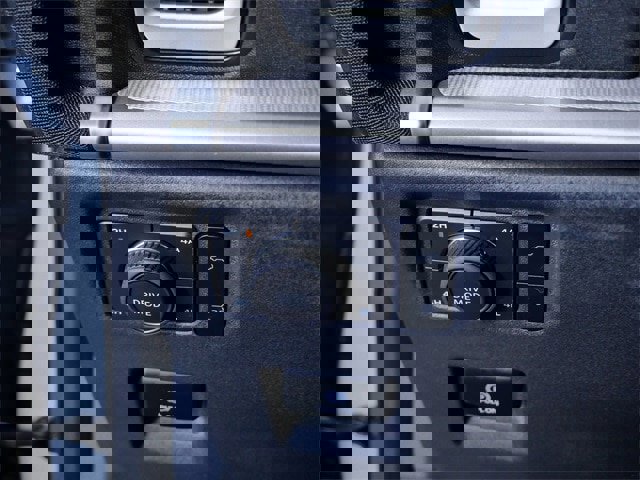 Certified 2025 Ford Expedition Active image 27