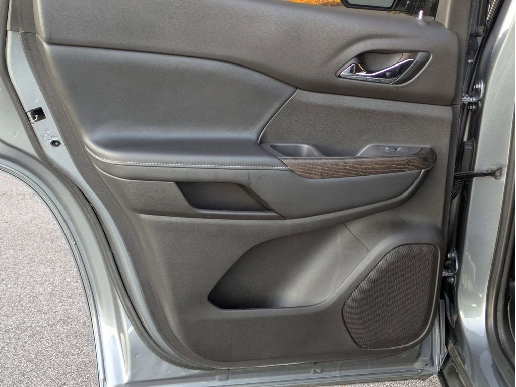 Used 2022 GMC Acadia Denali w/ Denali Technology Package image 24