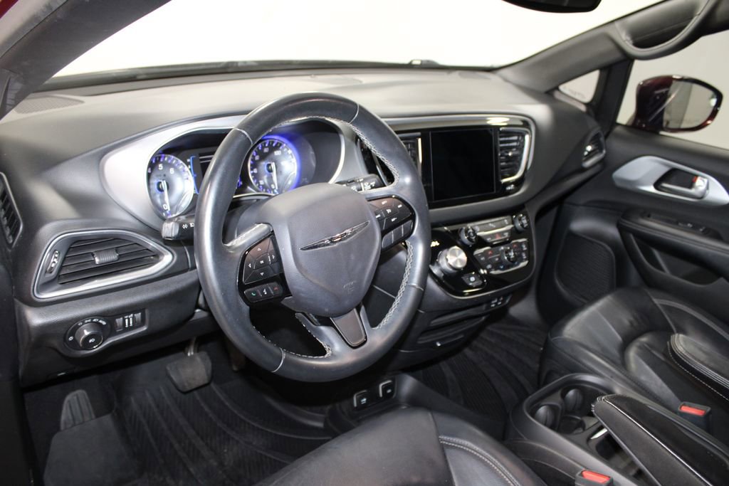 Used 2018 Chrysler Pacifica Touring-L w/ Premium Audio Group FWD image 22