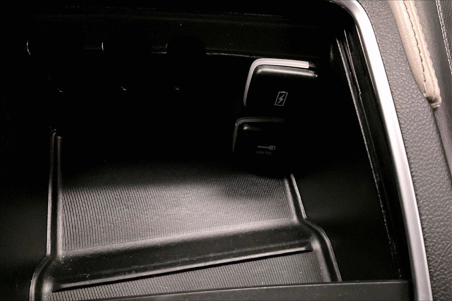 Used 2023 Chrysler Pacifica Limited image 32