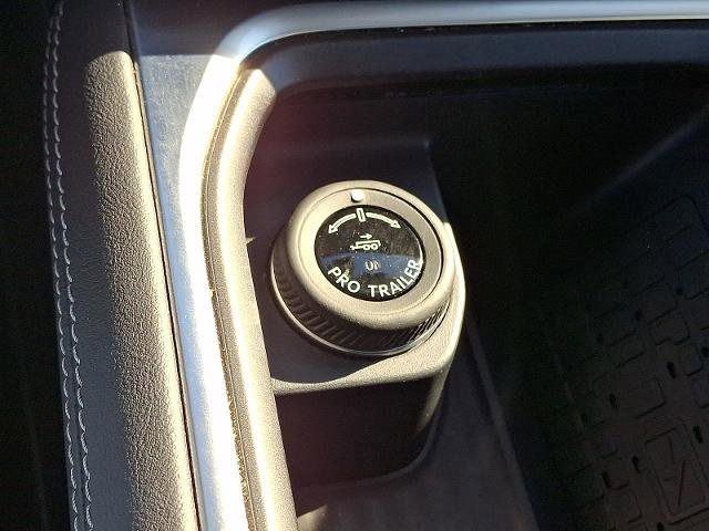 Certified 2025 Ford Expedition Platinum image 25