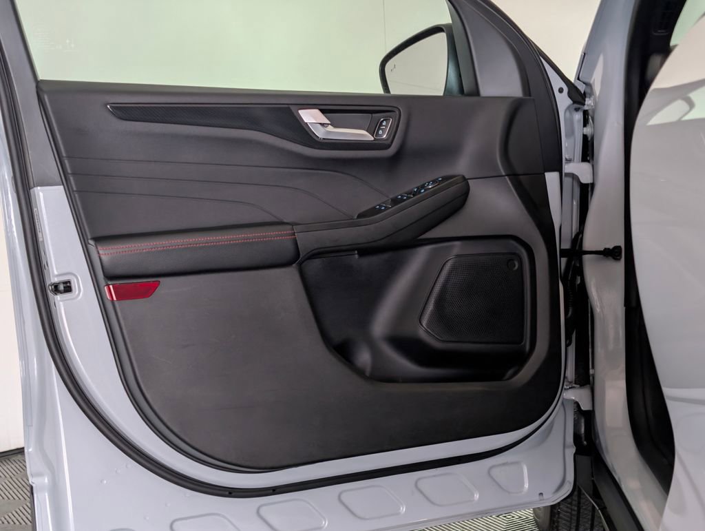 Certified 2025 Ford Escape ST-Line FWD image 23