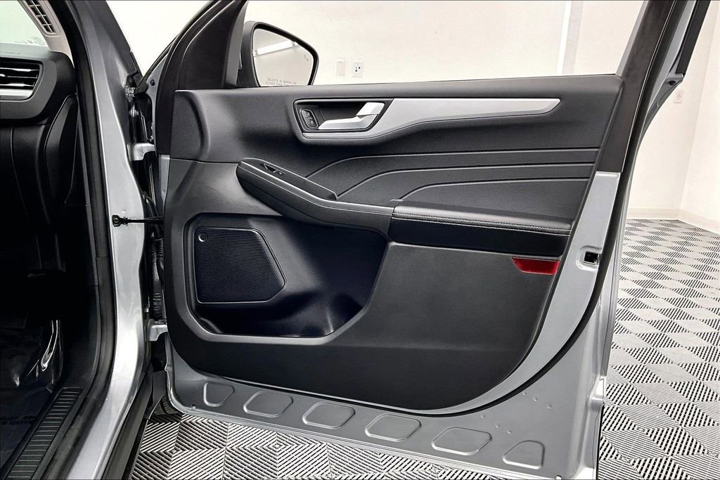 Certified 2023 Ford Escape Platinum image 24