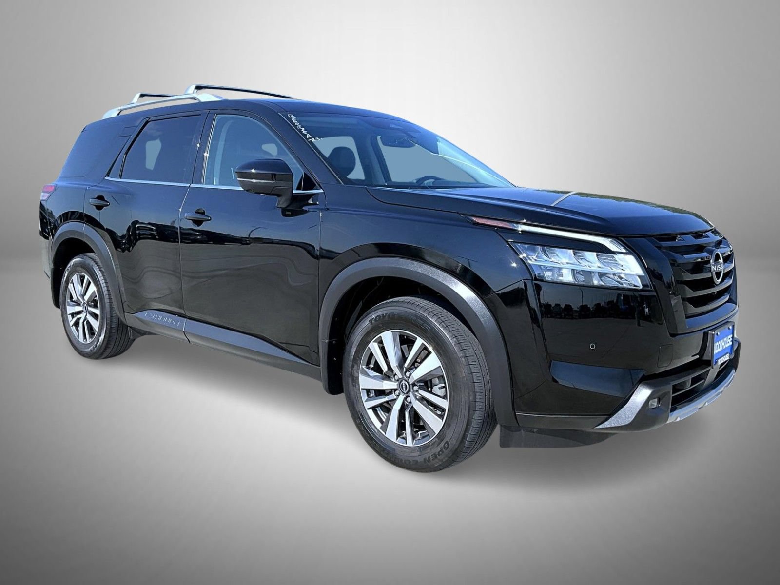 Used 2023 Nissan Pathfinder SL w/ Lighting Package (N92) AWD/4WD image 3