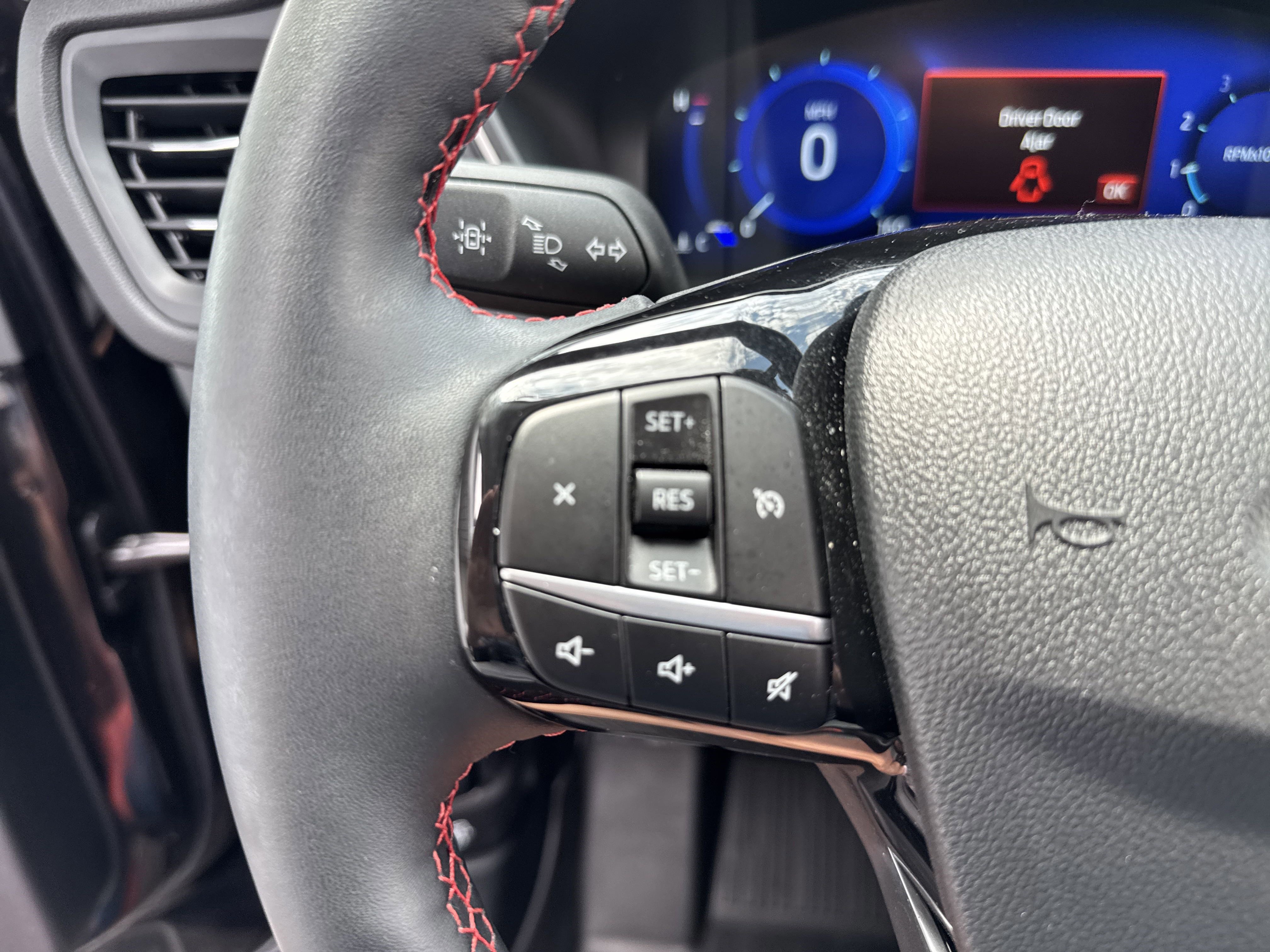 Certified 2022 Ford Escape SEL w/ SEL Stealth AWD Package image 33