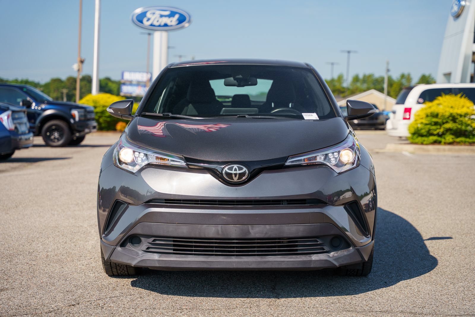 Used 2018 Toyota C-HR XLE FWD image 3