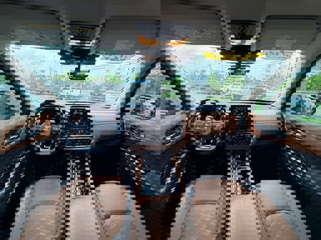 Used 2024 Nissan Pathfinder Platinum w/ Cargo Package image 19