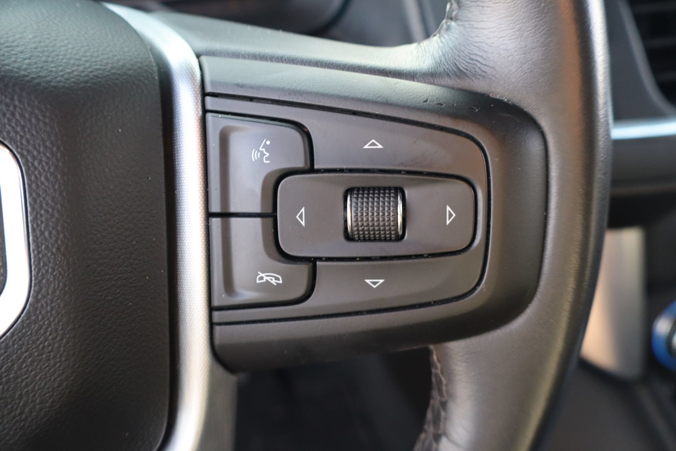 Used 2023 GMC Yukon SLT AWD/4WD image 15
