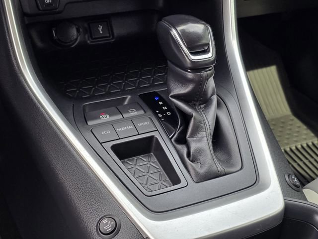 Used 2020 Toyota RAV4 XLE Premium image 22