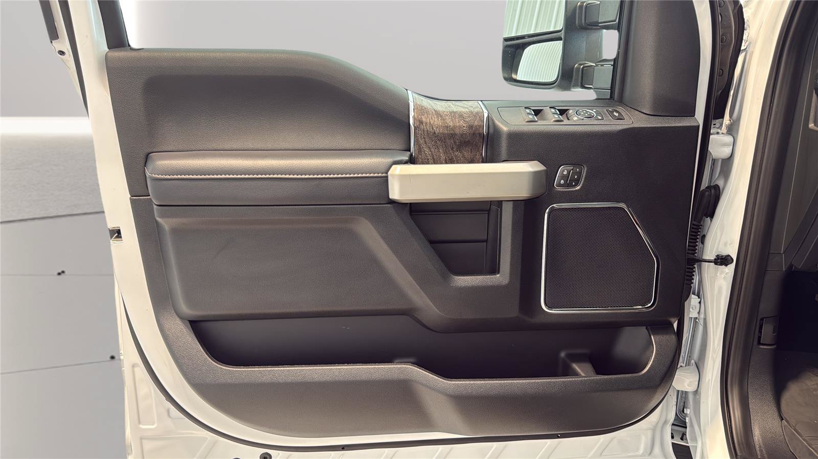 Certified 2019 Ford F350 Lariat w/ Chrome Package AWD/4WD image 19