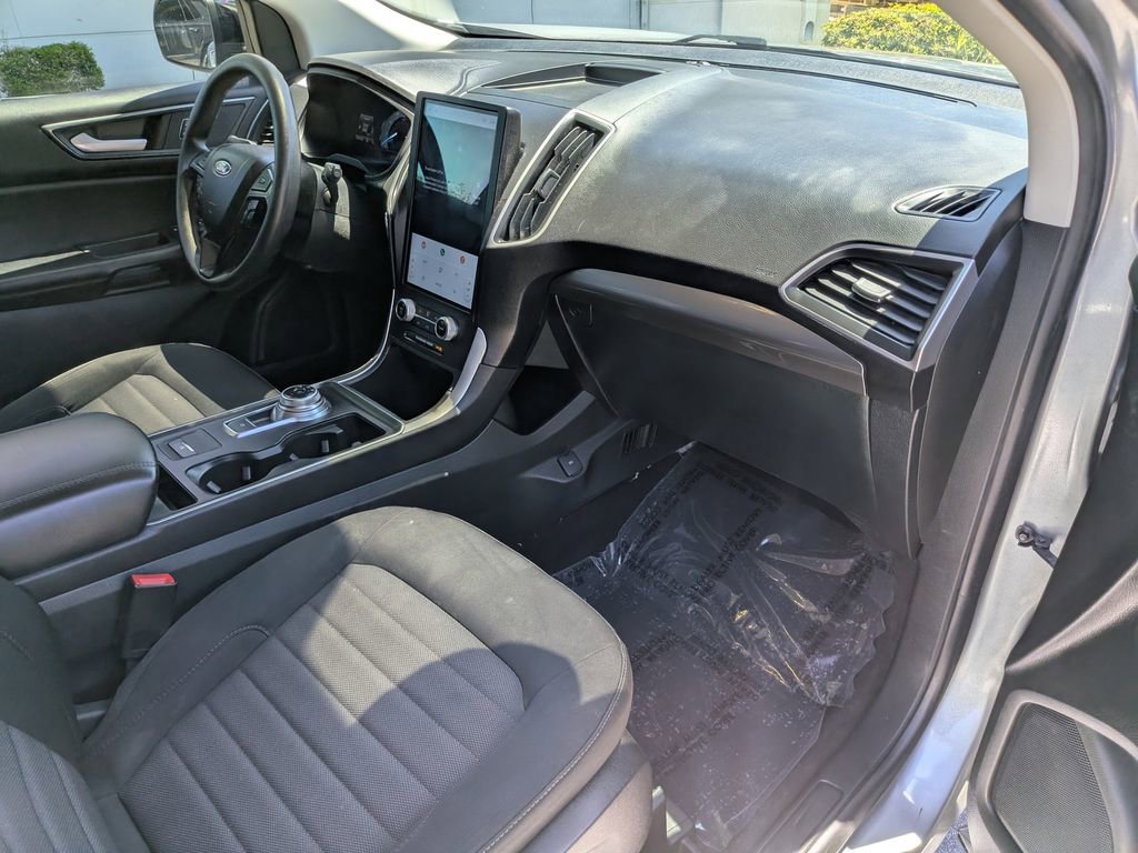 Certified 2024 Ford Edge SE w/ Black Appearance Package image 14